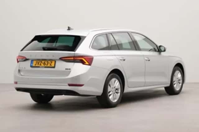 Škoda Octavia (2021) thumbnail 2