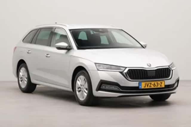 Škoda Octavia (2021) thumbnail 3