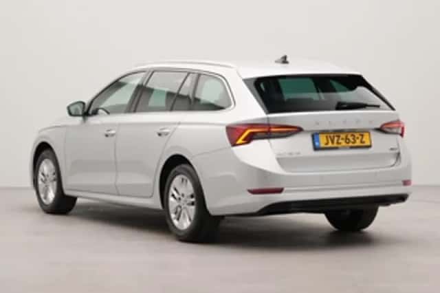 Škoda Octavia (2021) thumbnail 4