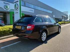 Škoda Octavia (2019) thumbnail 4