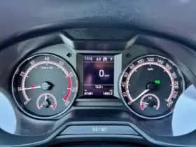 Škoda Octavia (2019) thumbnail 7