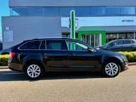 Škoda Octavia (2019) thumbnail 8