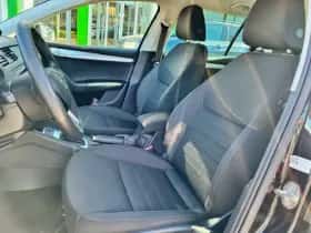 Škoda Octavia (2019) thumbnail 9