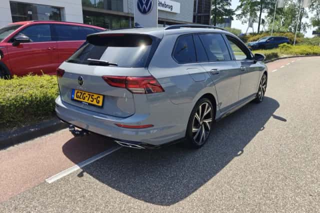 Volkswagen Golf (2023) thumbnail 4