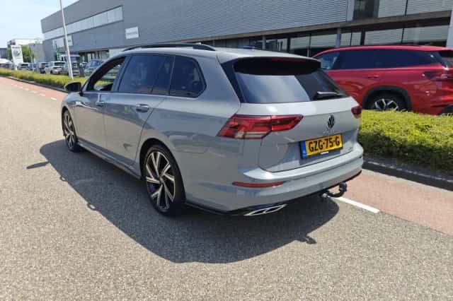 Volkswagen Golf (2023) thumbnail 3