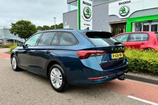 Škoda Octavia (2022) thumbnail 3