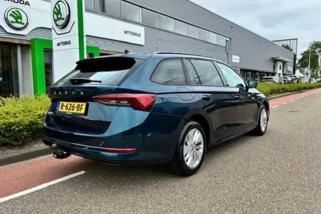 Škoda Octavia (2022) thumbnail 4