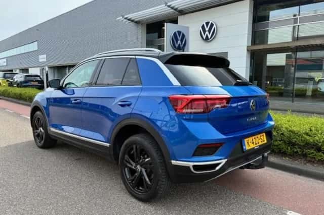 Volkswagen T-Roc (2021) thumbnail 3