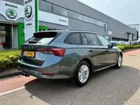 Škoda Octavia (2021) thumbnail 4