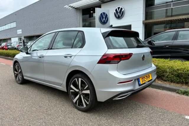 Volkswagen Golf (2021) thumbnail 3