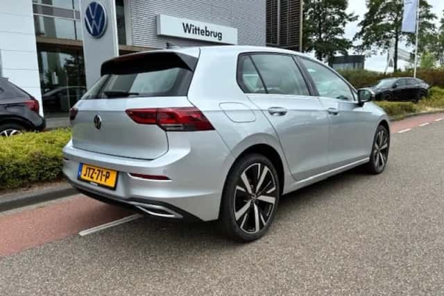 Volkswagen Golf (2021) thumbnail 4