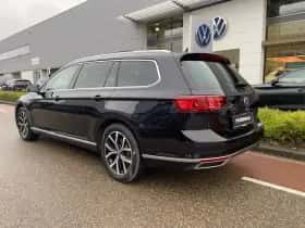Volkswagen Passat (2022) thumbnail 3