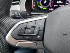 Volkswagen Passat (2022) thumbnail 23