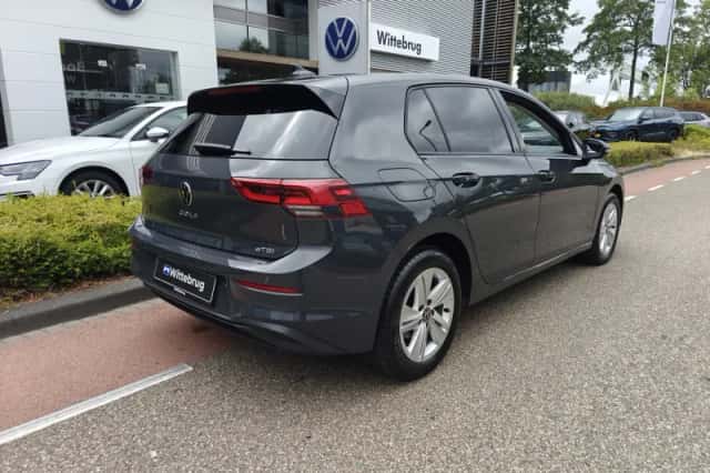 Volkswagen Golf (2022) thumbnail 4