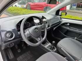 Volkswagen Up! (2019) thumbnail 6