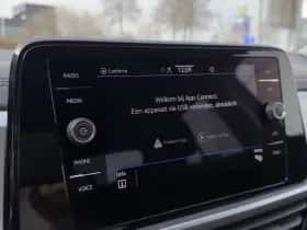 Volkswagen T-Roc (2024) thumbnail 23