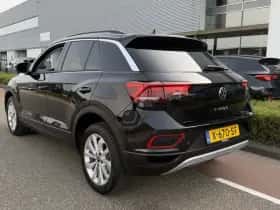 Volkswagen T-Roc (2024) thumbnail 4