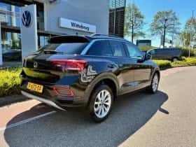 Volkswagen T-Roc (2024) thumbnail 4