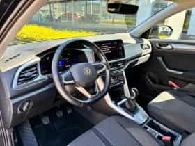 Volkswagen T-Roc (2024) thumbnail 6