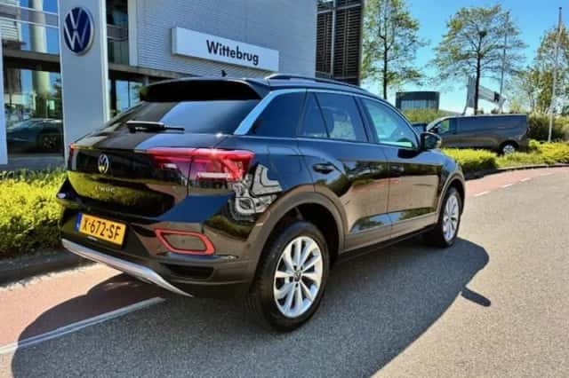 Volkswagen T-Roc (2024) thumbnail 4