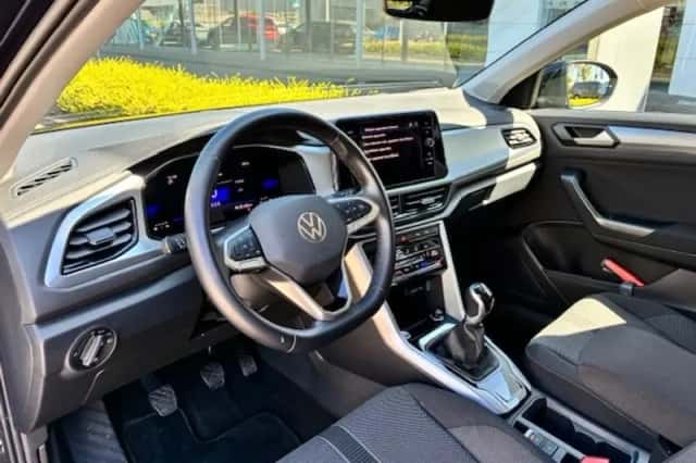 Volkswagen T-Roc (2024) thumbnail 6