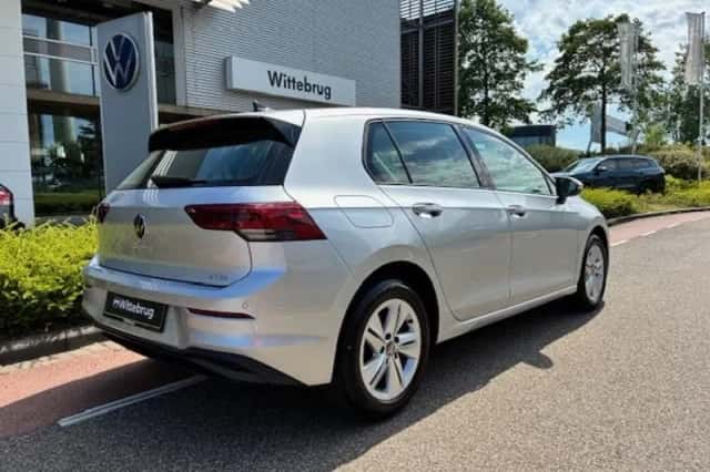 Volkswagen Golf (2022) thumbnail 4