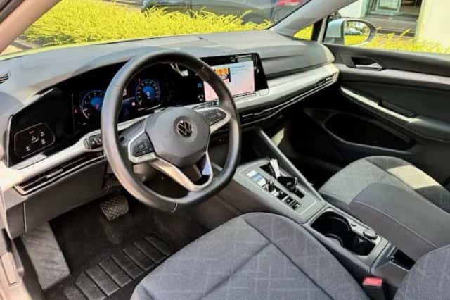 Volkswagen Golf (2022) thumbnail 6