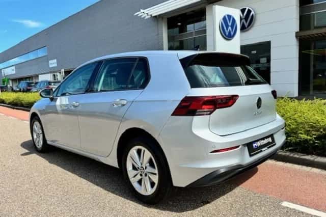 Volkswagen Golf (2022) thumbnail 3