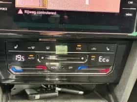 Volkswagen Passat (2021) thumbnail 18