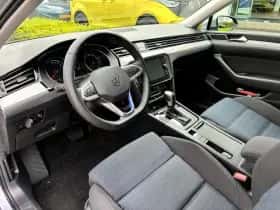 Volkswagen Passat (2021) thumbnail 6