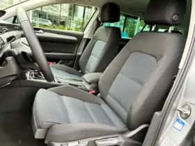 Volkswagen Passat (2021) thumbnail 9
