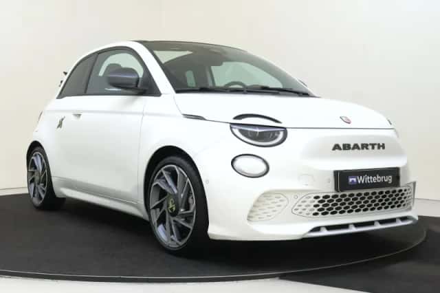 Abarth 500 C (2025) thumbnail 3