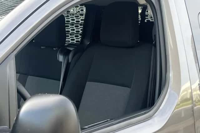 Peugeot E-Traveller (2023) thumbnail 4