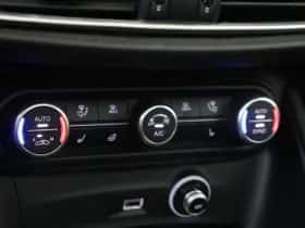 Alfa Romeo Stelvio (2023) thumbnail 26