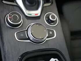 Alfa Romeo Stelvio (2023) thumbnail 27