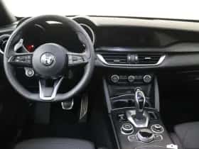 Alfa Romeo Stelvio (2023) thumbnail 6
