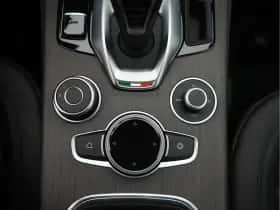 Alfa Romeo Stelvio (2023) thumbnail 30