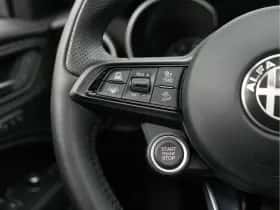 Alfa Romeo Stelvio (2023) thumbnail 33