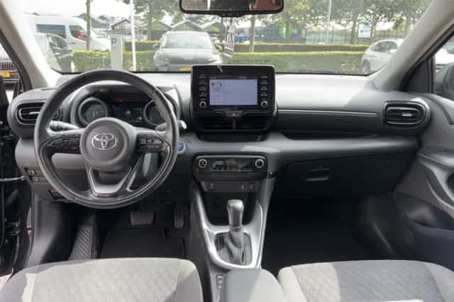 Toyota Yaris (2021) thumbnail 5