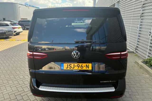 Volkswagen Multivan (2025) thumbnail 3