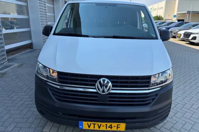 Volkswagen Transporter (2023) thumbnail 2