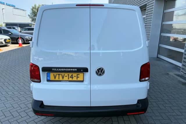 Volkswagen Transporter (2023) thumbnail 3