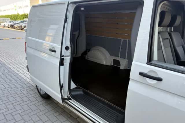 Volkswagen Transporter (2023) thumbnail 5