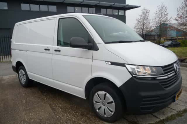 Volkswagen Transporter (2023) thumbnail 3
