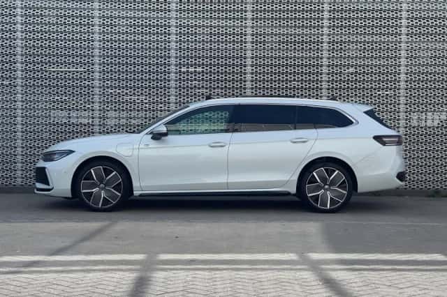 Volkswagen Passat (2025) thumbnail 2