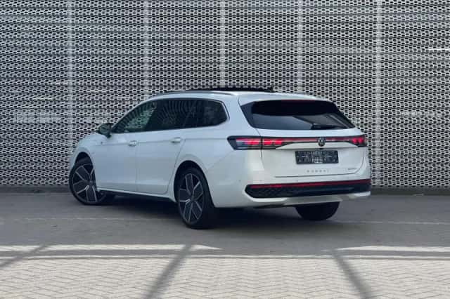 Volkswagen Passat (2025) thumbnail 3
