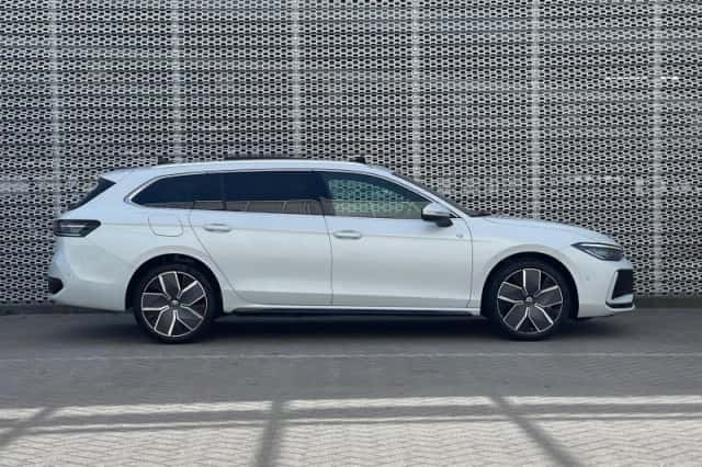 Volkswagen Passat (2025) thumbnail 4