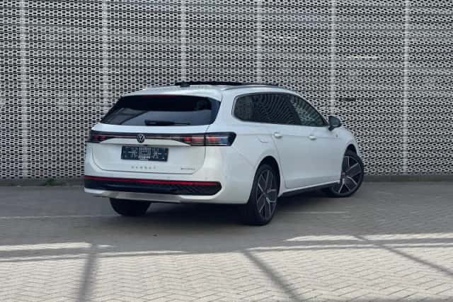 Volkswagen Passat (2025) thumbnail 5
