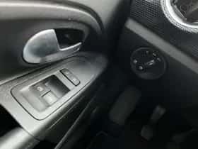 Volkswagen Up! (2023) thumbnail 15