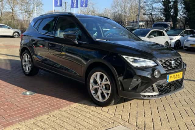 SEAT Arona (2022) thumbnail 3